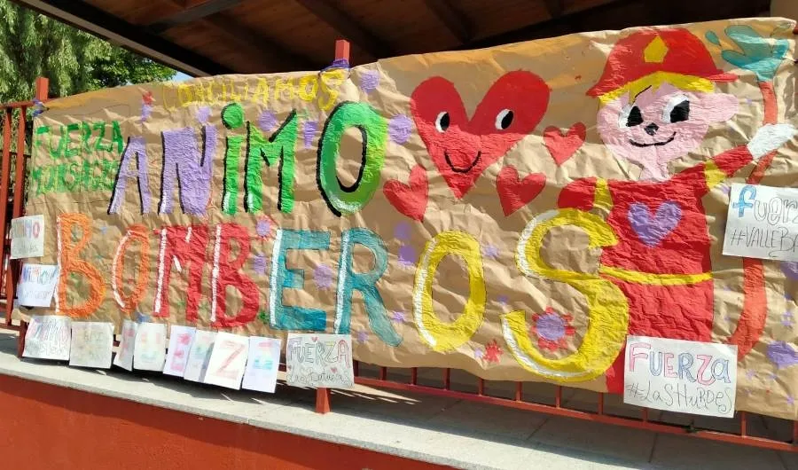 Foto 7 - Ni&ntilde;os y monitores de Conciliamos muestran su apoyo a los que est&aacute;n trabajando en el incendio