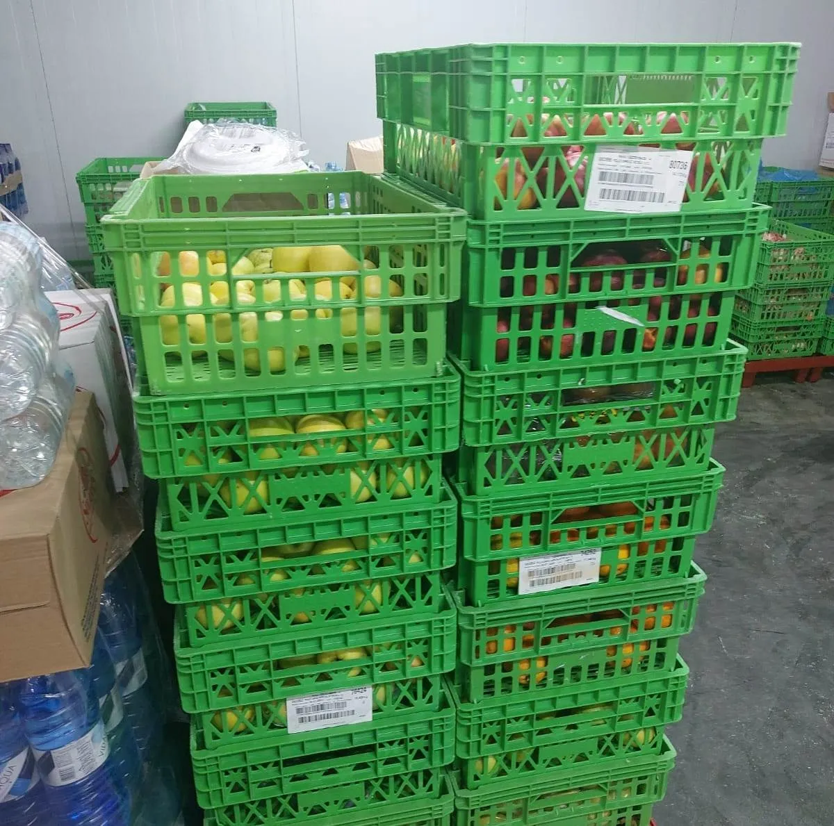Foto 4 - Los productos recopilados en las acciones de recogida llegan tambi&eacute;n a la Escuela Hogar