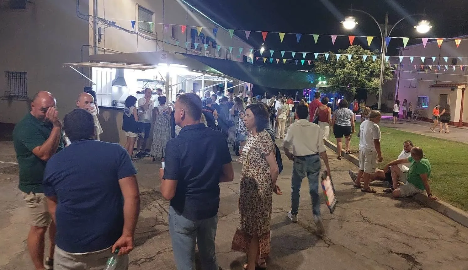 Foto 10 - Noche sabatina con mucho ritmo en las fiestas de la Avenida de Espa&ntilde;a y Casas de Mart&iacute;n B&aacute;ez