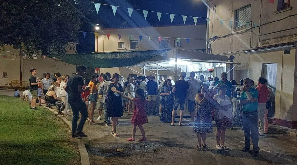 Foto 9 - Noche sabatina con mucho ritmo en las fiestas de la Avenida de Espa&ntilde;a y Casas de Mart&iacute;n B&aacute;ez