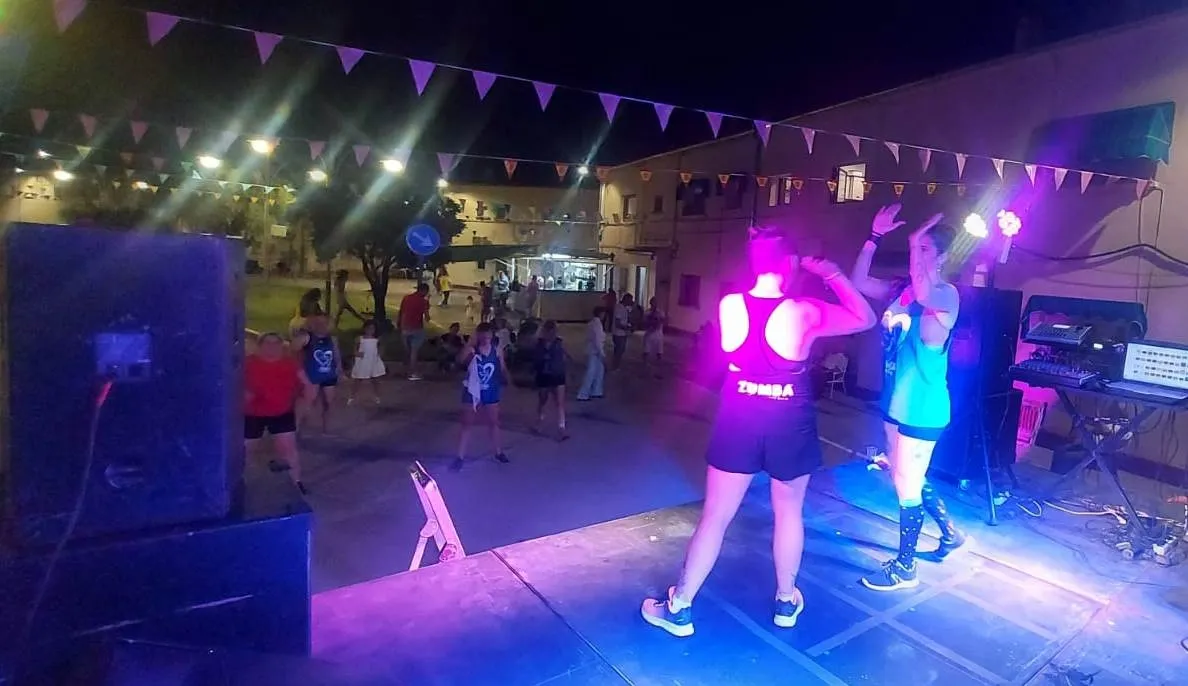 Foto 6 - Noche sabatina con mucho ritmo en las fiestas de la Avenida de Espa&ntilde;a y Casas de Mart&iacute;n B&aacute;ez