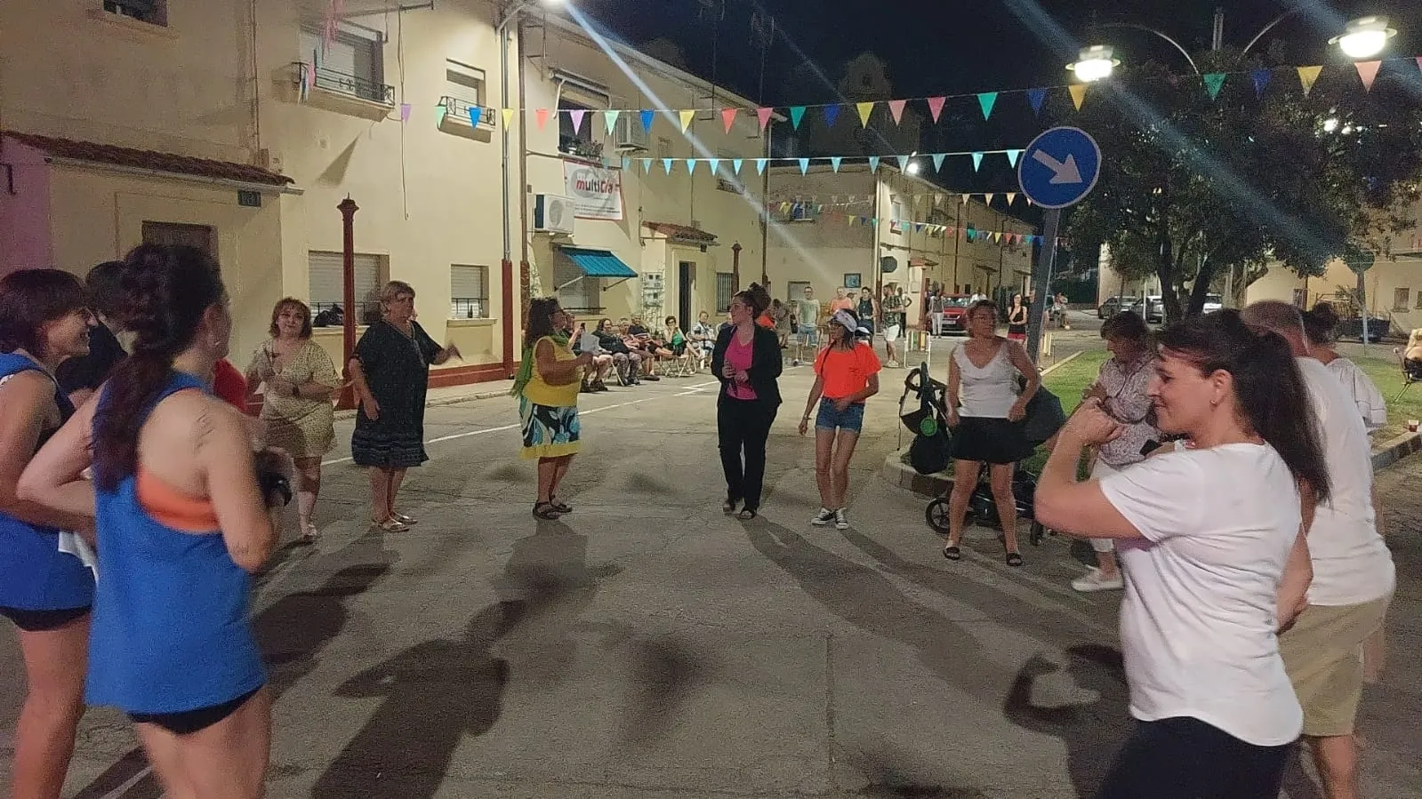 Foto 2 - Noche sabatina con mucho ritmo en las fiestas de la Avenida de Espa&ntilde;a y Casas de Mart&iacute;n B&aacute;ez