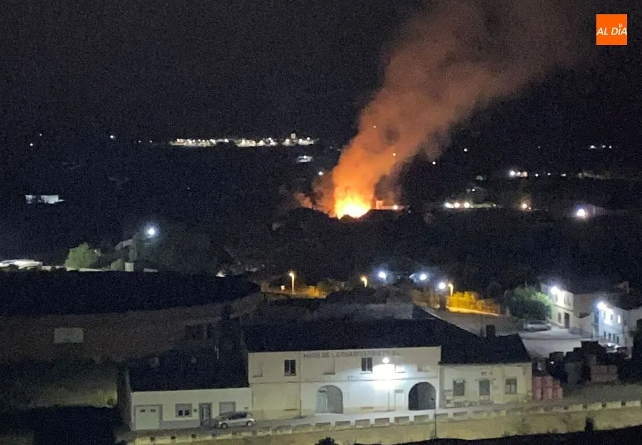 Foto 9 - Gran susto en las Huertas de Santa Cruz por un fuego al filo de la medianoche