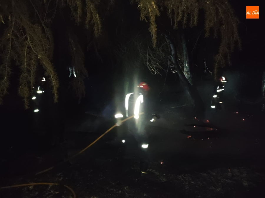Foto 3 - Gran susto en las Huertas de Santa Cruz por un fuego al filo de la medianoche