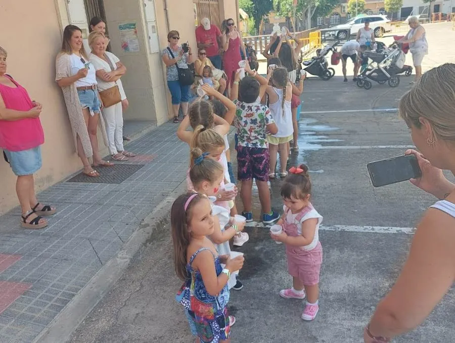 Foto 4 - Bobolino y Piruleta entretienen a los m&aacute;s peque&ntilde;os en Las Canteras