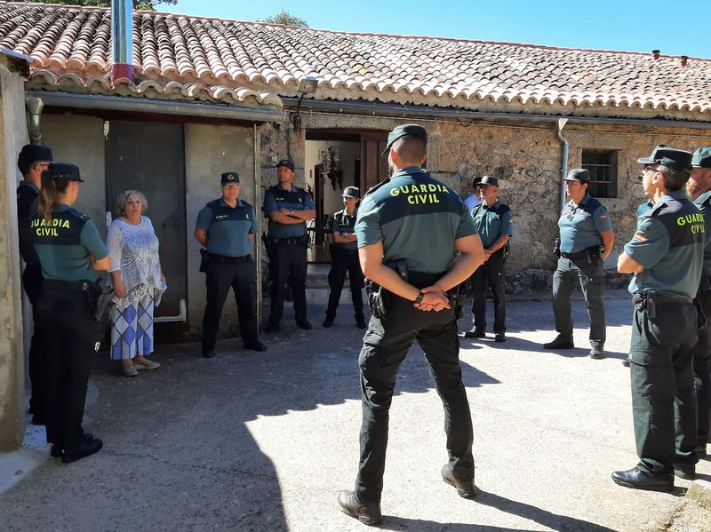 La subdelegada del Gobierno ha mantenido un encuentro con la Guardia Civil en el puesto de La Alberca