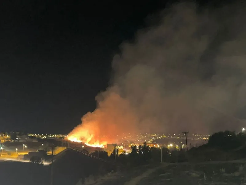 Imagen del incendio en las inmediaciones del Arroyo del Zurguén, a primera hora de la pasada noche