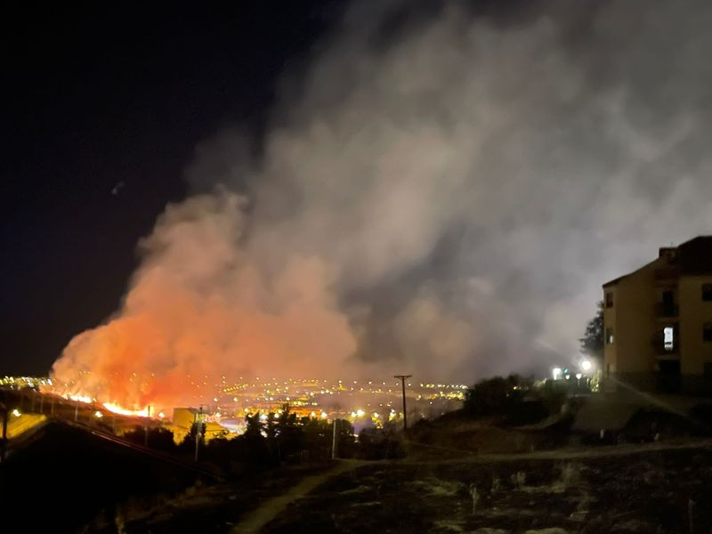 Imagen del incendio en las inmediaciones del Arroyo del Zurguén, a primera hora de la pasada noche