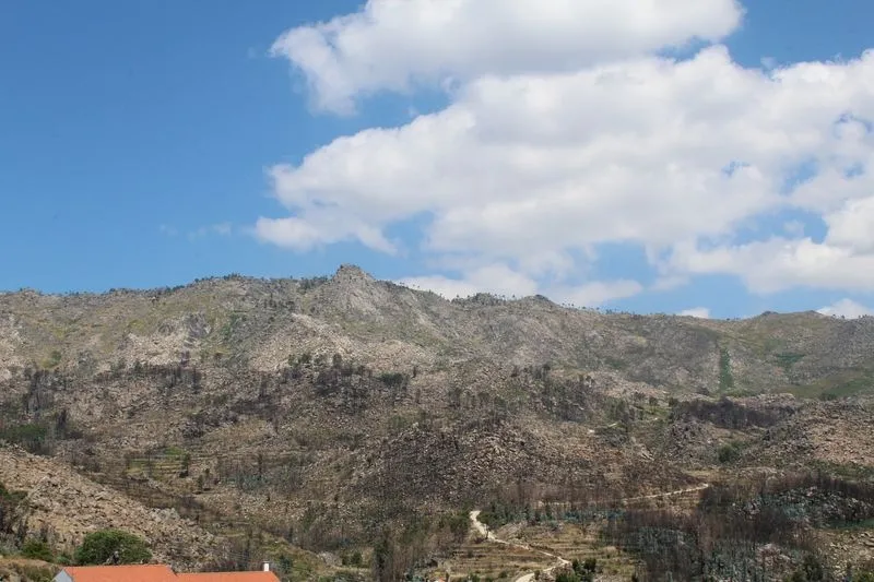 Ladera sur de la Serra da Gardunha, desde Castelo Novo | Foto: MARTÍN-GARAY