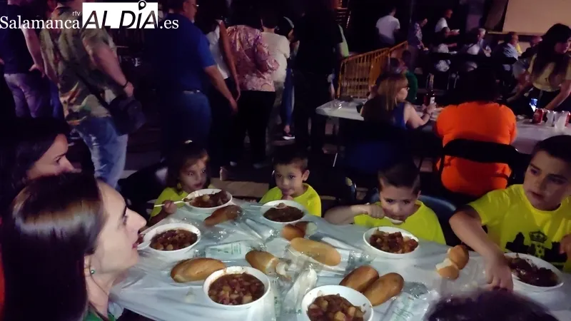 Pregón de fiestas y caldereta de carne en Guadramiro para comenzar las fiestas de San Cristóbal / CORRAL