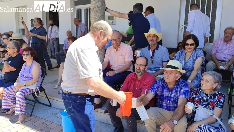 Los vecinos de Guadramiro acudían un año más asu cita con San Cristóbal / CORRAL 