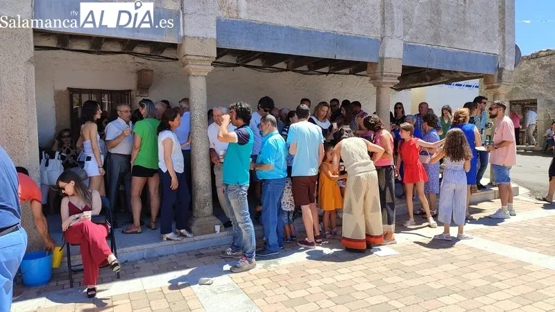 Los vecinos de Guadramiro acudían un año más asu cita con San Cristóbal / CORRAL 