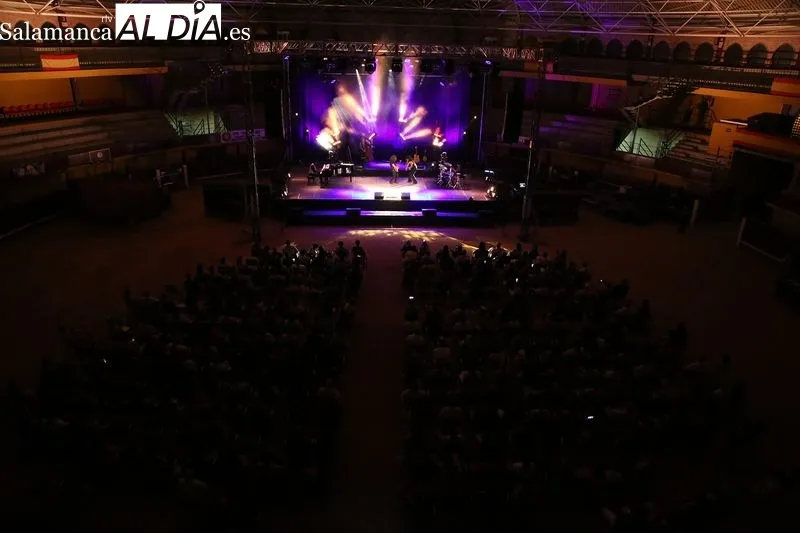 Foto 6 - Ara Malikian seduce con su viol&iacute;n al p&uacute;blico de Alba de Tormes