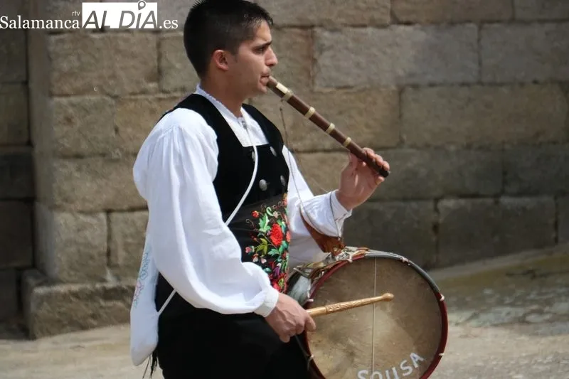 Actos religiosos en Escuernavacas y gran paellada ofrecida por el Ayuntamiento  / CORRAL  