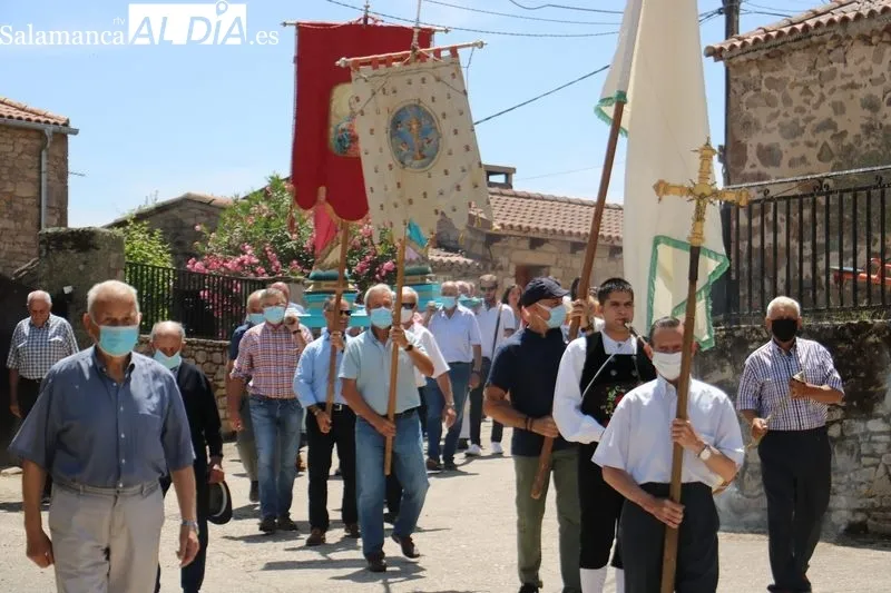 Actos religiosos en Escuernavacas y gran paellada ofrecida por el Ayuntamiento  / CORRAL  