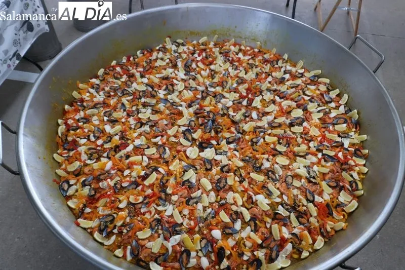 Paellada solidaria fin de fiestas en Villar de Peralonso / CORRAL