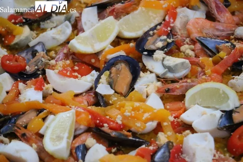 Paellada solidaria fin de fiestas en Villar de Peralonso / CORRAL