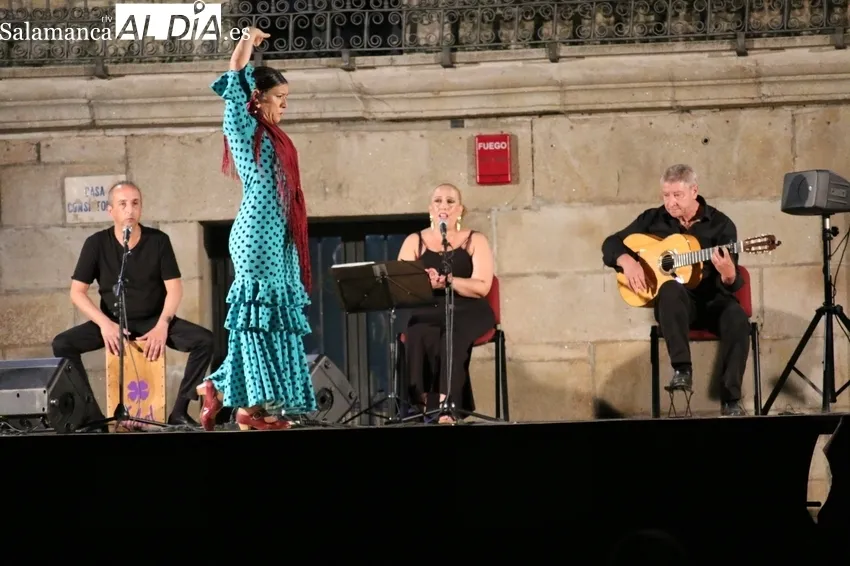 Actuación del grupo de flamenco Patio Chico en Vitigudino / CORRAL