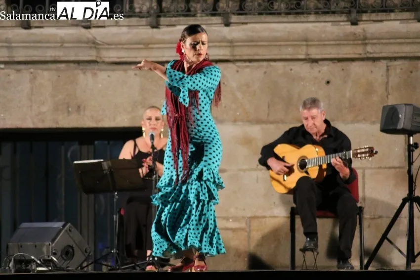 Actuación del grupo de flamenco Patio Chico en Vitigudino / CORRAL
