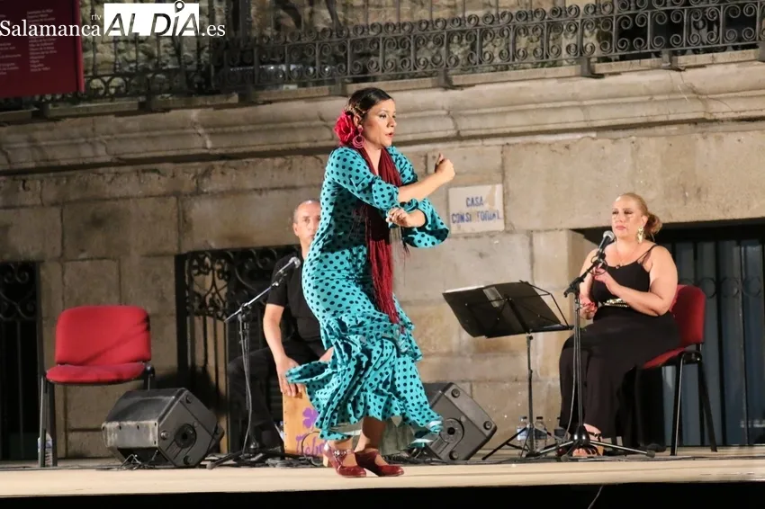 Actuación del grupo de flamenco Patio Chico en Vitigudino / CORRAL