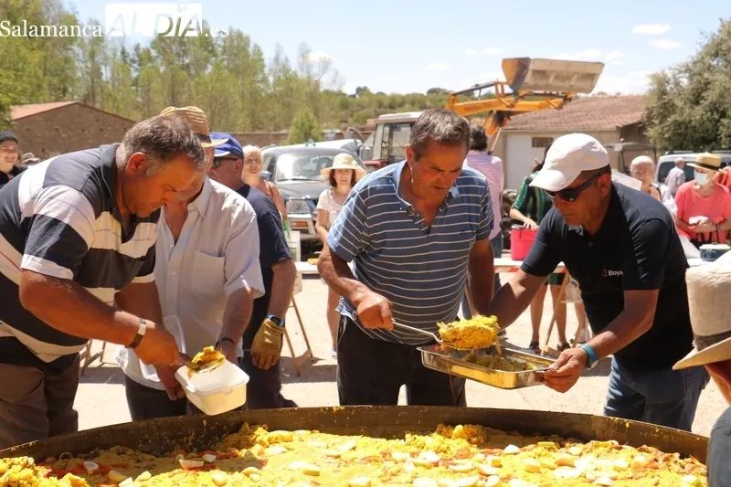 Paella fin de fiestas de 900 raciones en Sobradillo / CORRAL