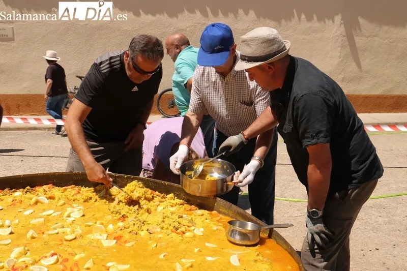 Paella fin de fiestas de 900 raciones en Sobradillo / CORRAL