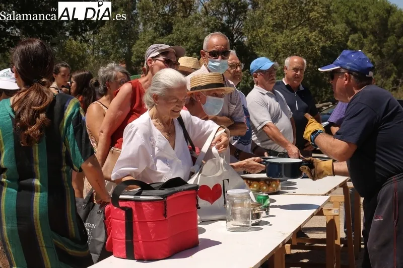 Paella fin de fiestas de 900 raciones en Sobradillo / CORRAL