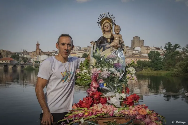 Foto 8 - La familia Cosme asegura el relevo generacional en la festividad de la Virgen del Carmen