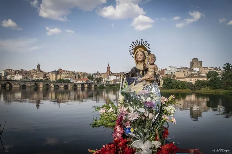 Foto 7 - La familia Cosme asegura el relevo generacional en la festividad de la Virgen del Carmen