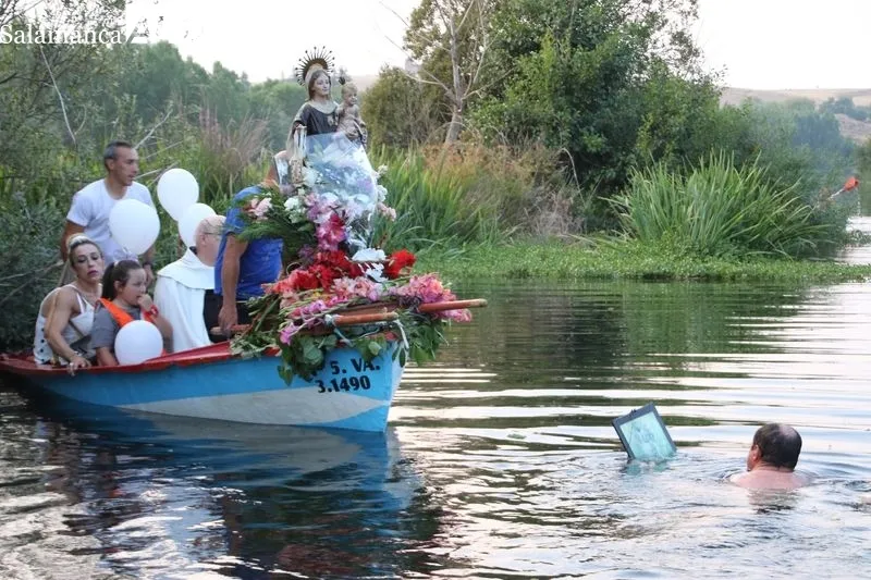 Procesión de la Virgen del Carmen en Alba de Tormes