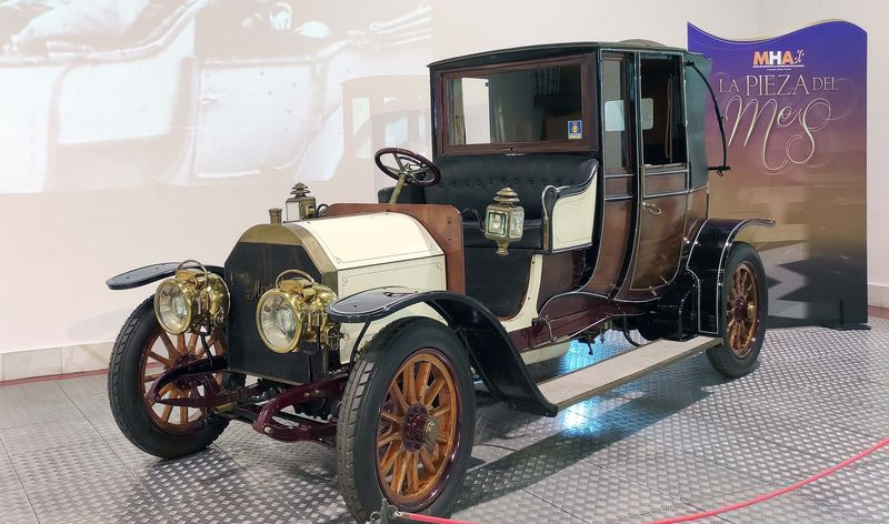 Mercedes Simplex de 1903 expuesto en el Museo de Historia de la Automoción de Salamanca