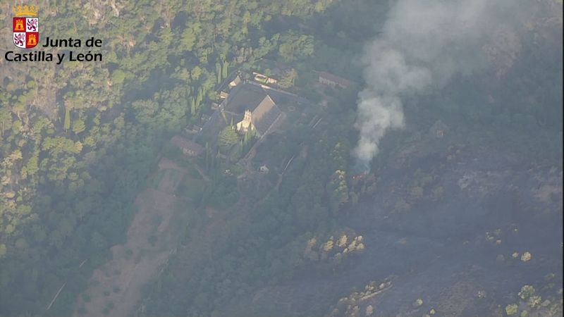 Imagen de la reactivación del fuego cerca del monasterio de Las Batuecas. Foto: @naturalezacyl
