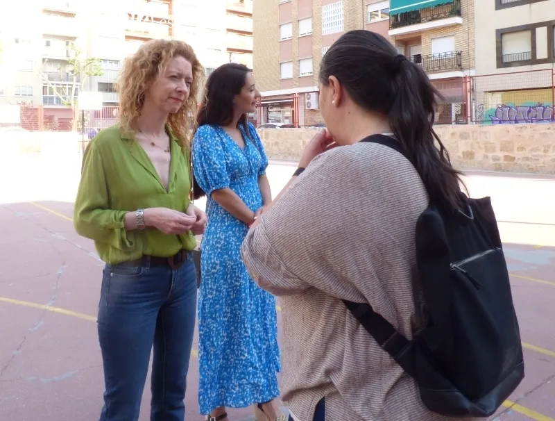 Imágenes de la visita de la concejala de Familia e Igualdad, Ana Suárez, a las actividades de 'Apúntate al verano'.