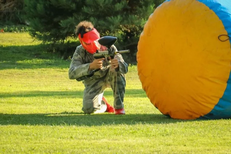 Los jóvenes de Carbajosa se divierten con el paintball