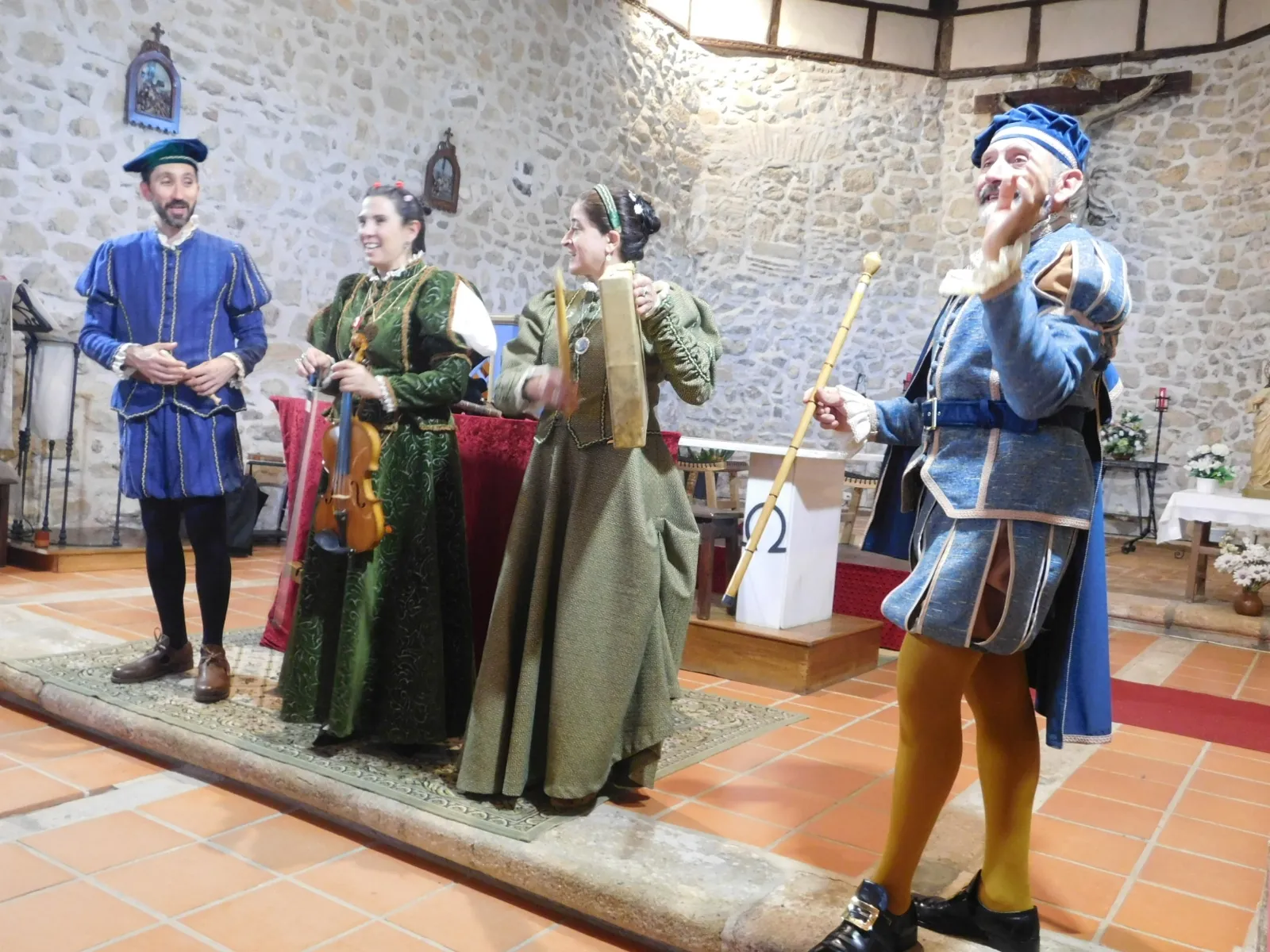 Foto 5 - Cultura Teatral en Sieteiglesias de Tormes con la obra 'Buscando a Nebrija' de Denis Rafter