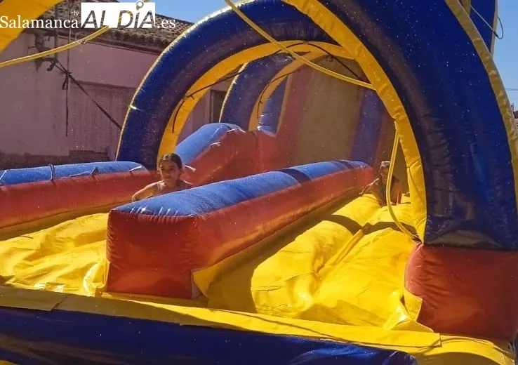 Carrera de coches locos en Villar de Peralonso