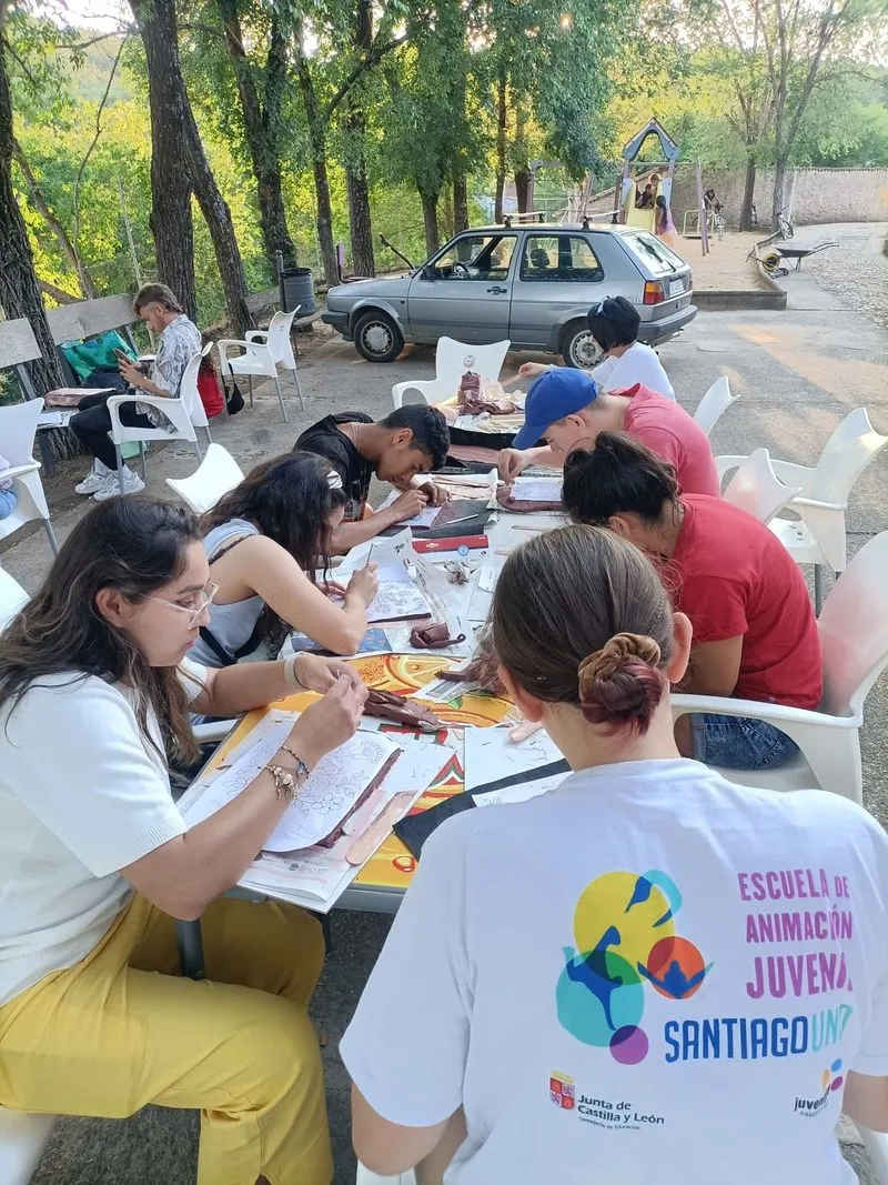 Participantes en el Campo de Voluntariado 'Vía Verde de la Plata'