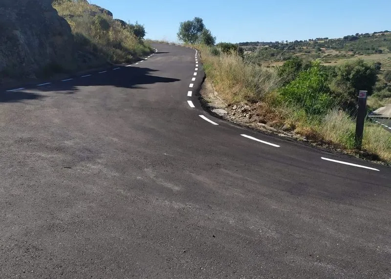 Estado en  el que ha queddo el camino tras las obras de asfaltado 