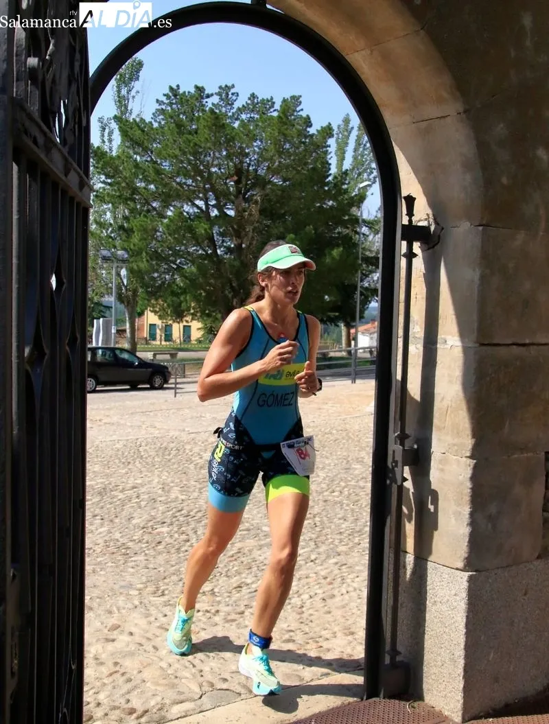 Foto 11 - Miguel Risco y Esther Rodr&iacute;guez se imponen en el VII Triatl&oacute;n de Alba de Tormes