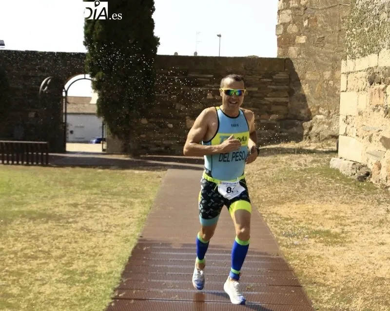 Foto 10 - Miguel Risco y Esther Rodr&iacute;guez se imponen en el VII Triatl&oacute;n de Alba de Tormes