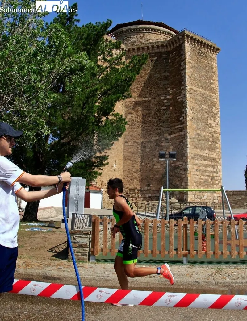 Foto 9 - Miguel Risco y Esther Rodr&iacute;guez se imponen en el VII Triatl&oacute;n de Alba de Tormes