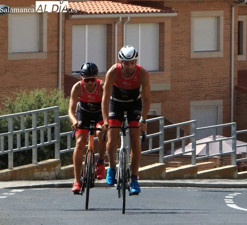 Foto 7 - Miguel Risco y Esther Rodr&iacute;guez se imponen en el VII Triatl&oacute;n de Alba de Tormes