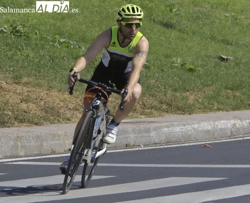 Foto 5 - Miguel Risco y Esther Rodr&iacute;guez se imponen en el VII Triatl&oacute;n de Alba de Tormes