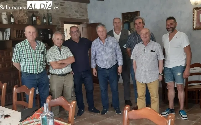 Momento del homenaje a Juan José Sánchez Agudo poir su jubilación tras 17 años como conductor en el Consorcio 
