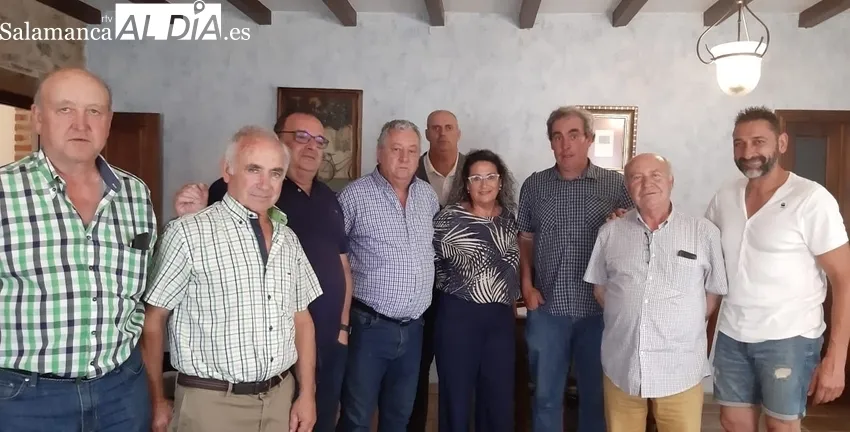 Momento del homenaje a Juan José Sánchez Agudo poir su jubilación tras 17 años como conductor en el Consorcio 