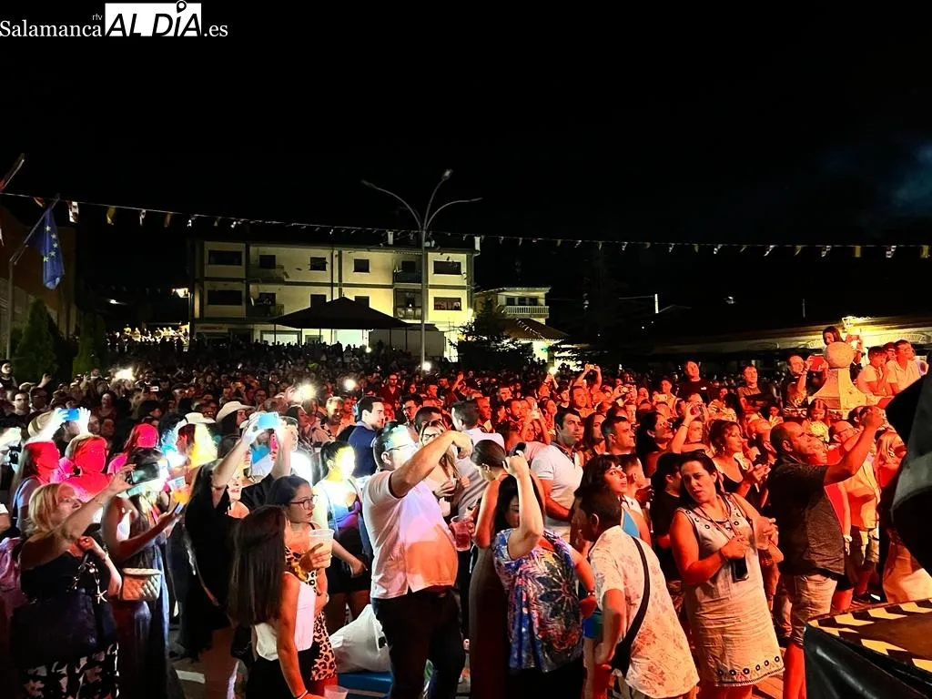 Foto 10 - El arte de Los Chichos llena y hace bailar a Galinduste