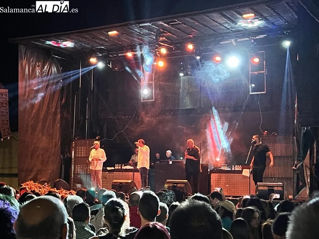 Foto 7 - El arte de Los Chichos llena y hace bailar a Galinduste