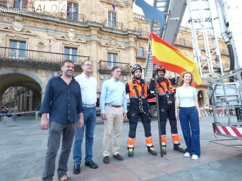 Foto 16 - La Mariseca ya luce en lo alto de la Plaza Mayor y Salamanca empieza a respirar las Ferias y Fiestas