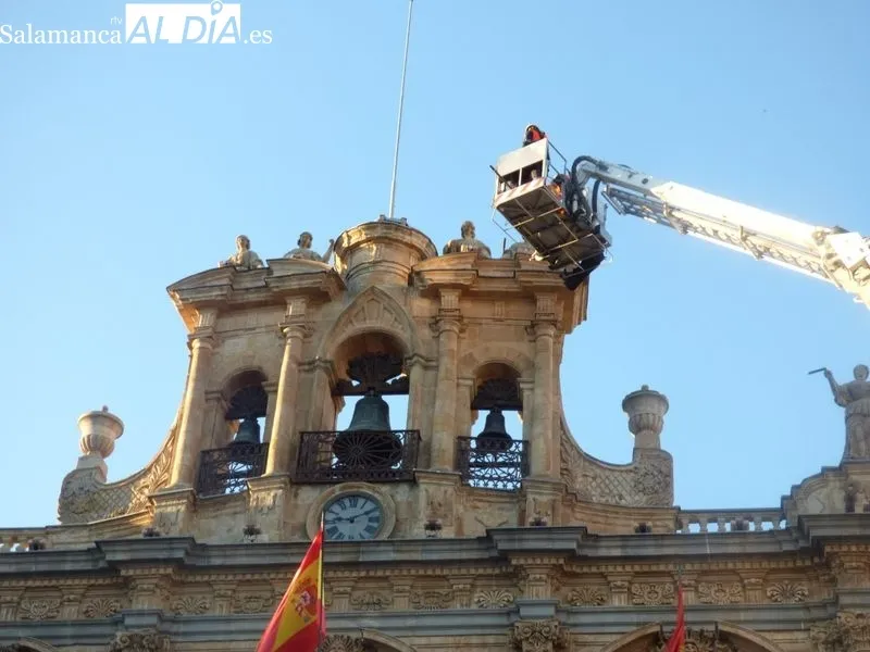 Foto 13 - La Mariseca ya luce en lo alto de la Plaza Mayor y Salamanca empieza a respirar las Ferias y Fiestas