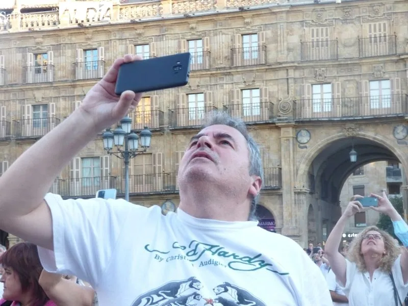 Foto 12 - La Mariseca ya luce en lo alto de la Plaza Mayor y Salamanca empieza a respirar las Ferias y Fiestas